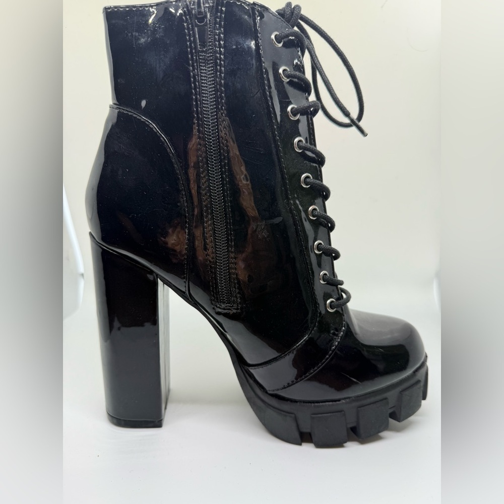 Black Patent Platform Lace-Up Boots β Size 8 β Bold & Edgy! π€π₯ - Picture 2 of 5